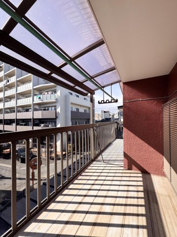 デザイナーズリノベ戸建て テーブルと椅子も置ける広々バルコニー