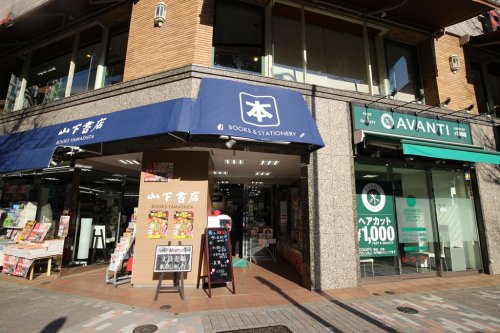 コンシェリア大塚 ＣＲＯＳＳＩＡ 【書店】(株)山下書店大塚店まで389ｍ