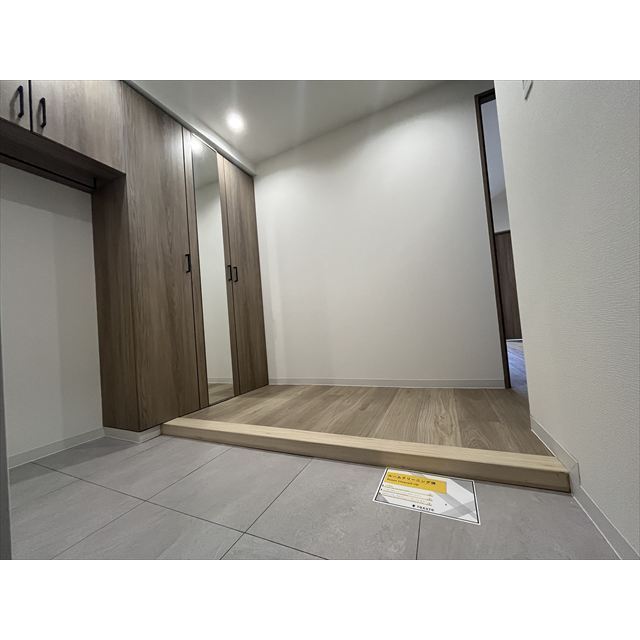 ルネパルティーレ汐留0705号室 玄関