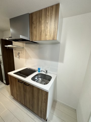 ベイルーム横浜上星川103号室 ２口ＩＨヒーターで料理する方も満足♪キッチン収納スペースも豊富です★
