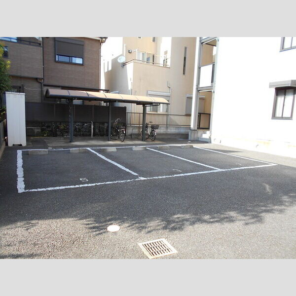 エクシーレ 駐車場