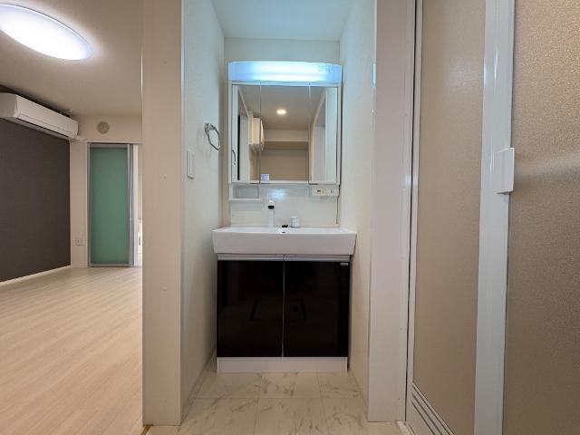 Ｖｅｒｔ　Ｆｏｒｔｕｎｕ（ヴェール　フォルトゥヌ） 洗髪洗面化粧台