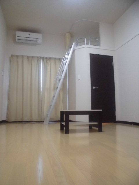 レオネクストラギ　Ⅱ107号室 リビング