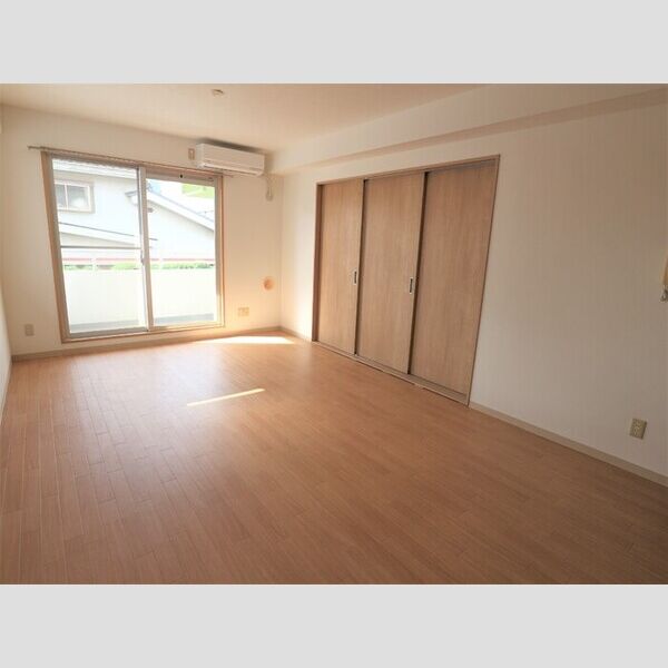 深見台レジデンス第2203号室 リビング(別角度)