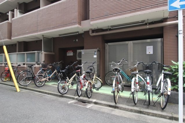 パレステュディオ浜松町2階 駐輪場