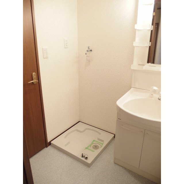 アンプルール PalaceA201号室 内観