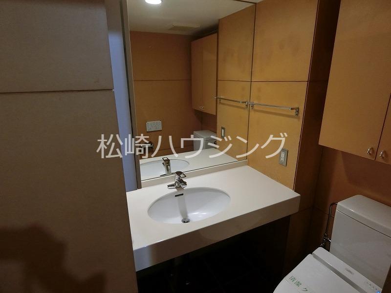 TRINITE Rouge 洗面