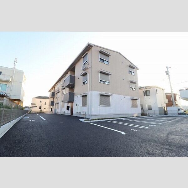 ファミリア エテルナの外観画像