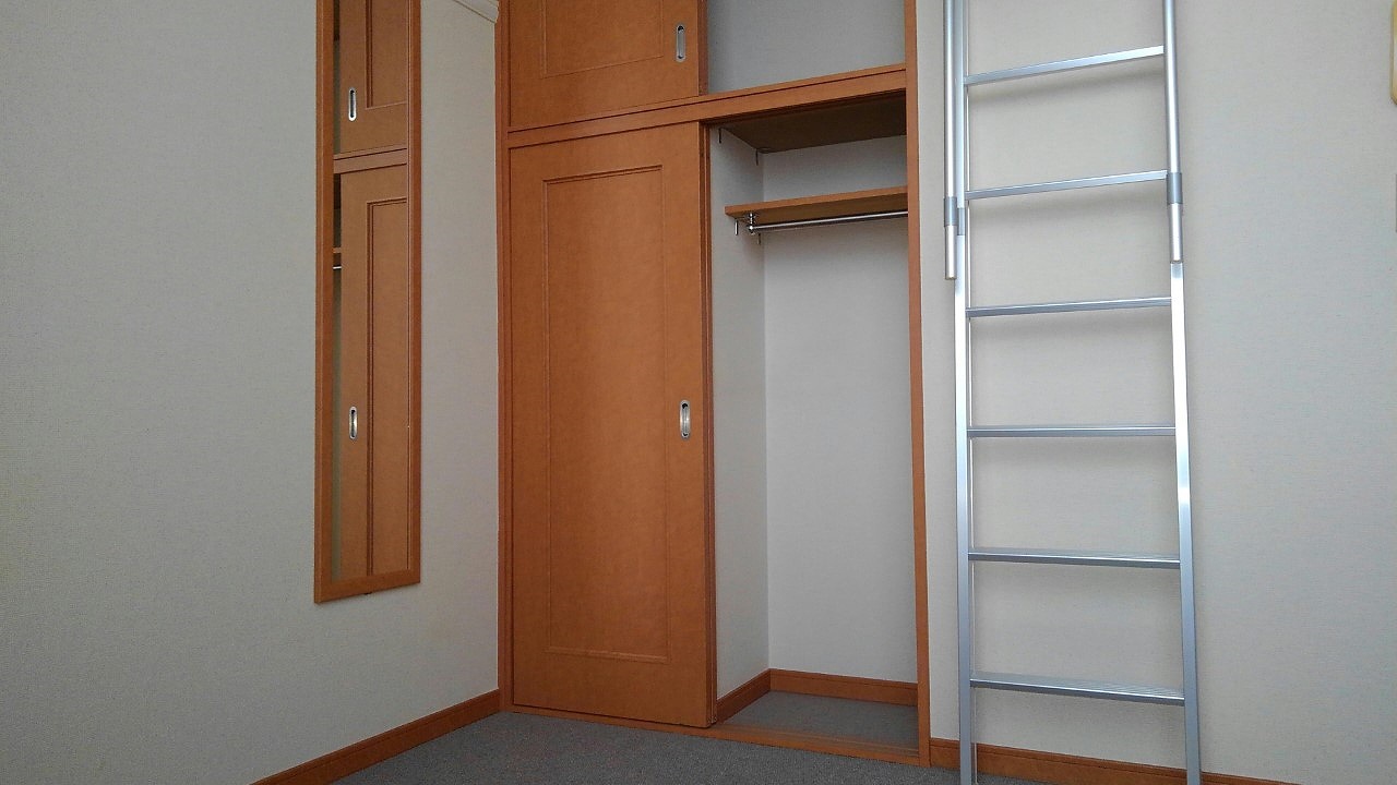 レオパレスアーバン・ビレッジ 内観