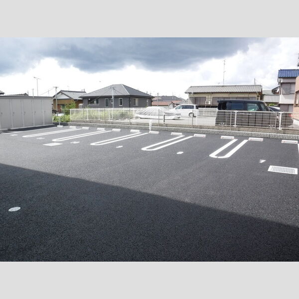 メゾン・ド・ボヌール 駐車場