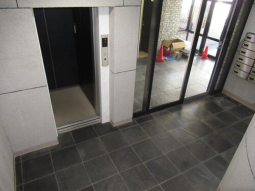 ライオンズマンション鎌倉由比ガ浜4階 エントランス　※2025年09月の写真