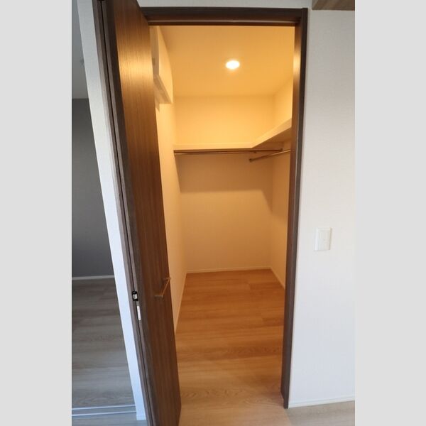 セレスティア白鳥204号室 ウォークインクローゼット(LD　約5.8帖)