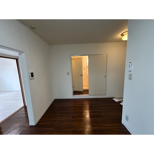 丸新ハイツ401号室 リビング