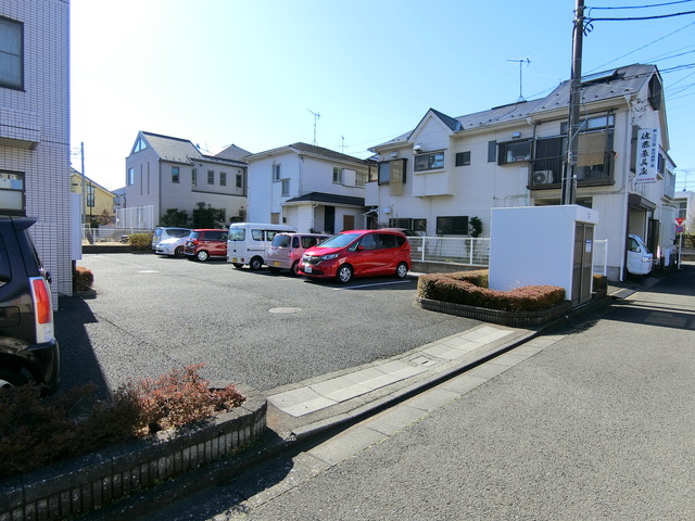 マンション　ラ・ベルヴィ 駐車場