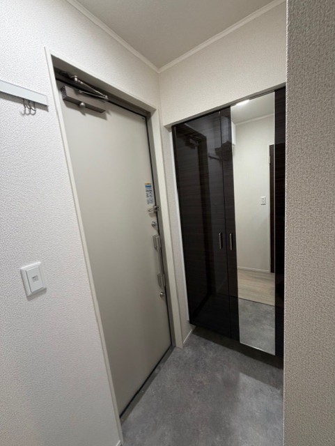 ＣＬＡＩＲＥ　　ＭＵＳＡＳＨＩ102号室 姿見付のシューズクローゼット