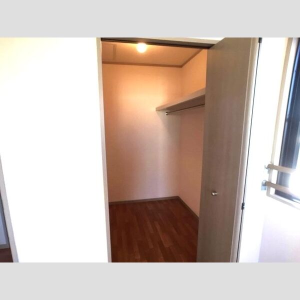 シルヴァンヒルズ302号室 ウォークインクローゼット