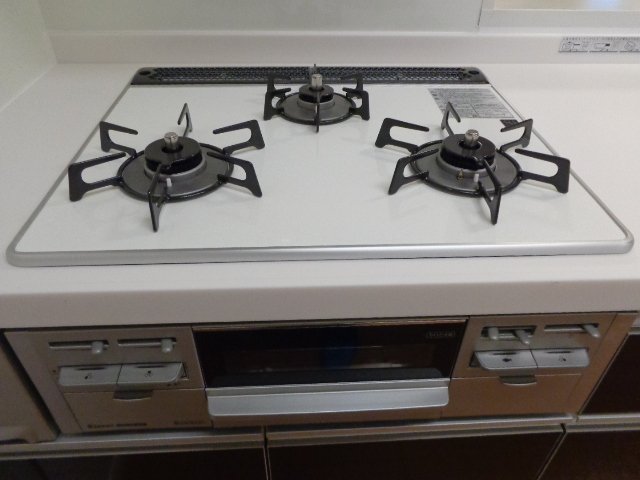 ベリタ202号室 ３口ガスコンロ