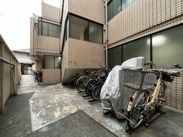 リヴレ・清水の森5階 駐輪場