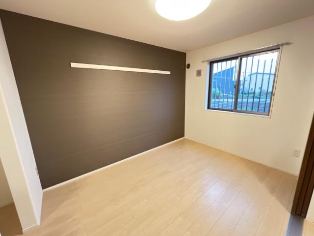 フィオーレ西平山102号室 洋室