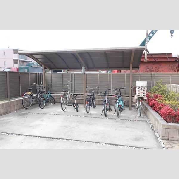 ルガーナ グランデ 駐輪場