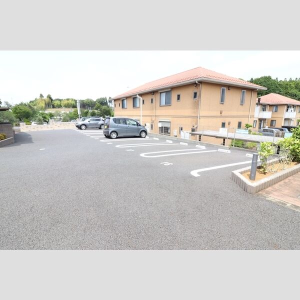 サニーフォレスト　B棟 駐車場