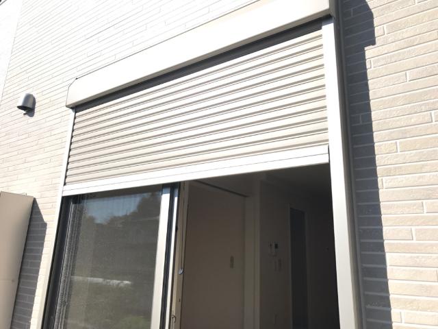 ポタジェ101号室 掃き出しシャッター