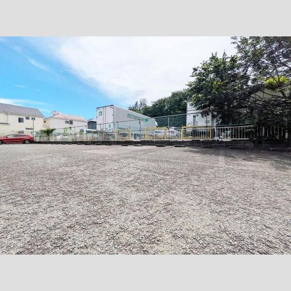 アイアンフラッツ 駐車場