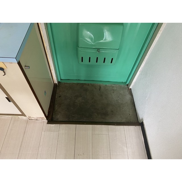 第2白楽マンション103号室 玄関