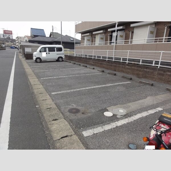 アンビションEIGHT102号室 駐車場