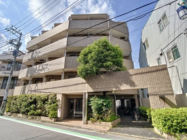 ルーブル都立大学の外観画像