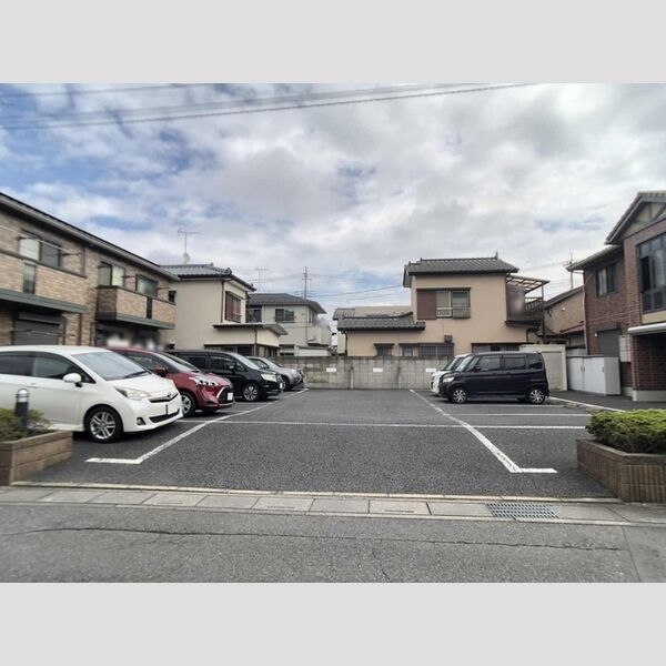 Will More 2001 駐車場