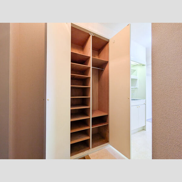 ジュネス西生田406号室 靴箱