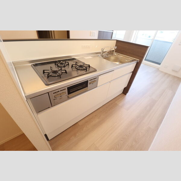 ベルク203号室 3口ガスコンロ付システムキッチン