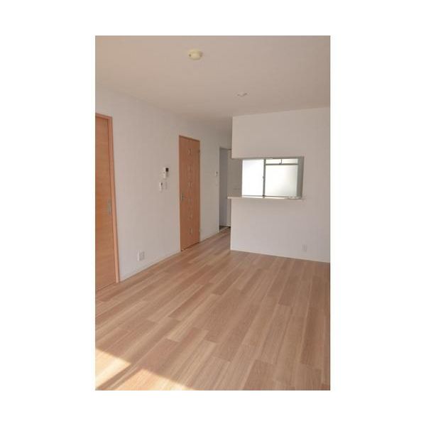 エステートピアファミール・ジンダイ104号室 リビング