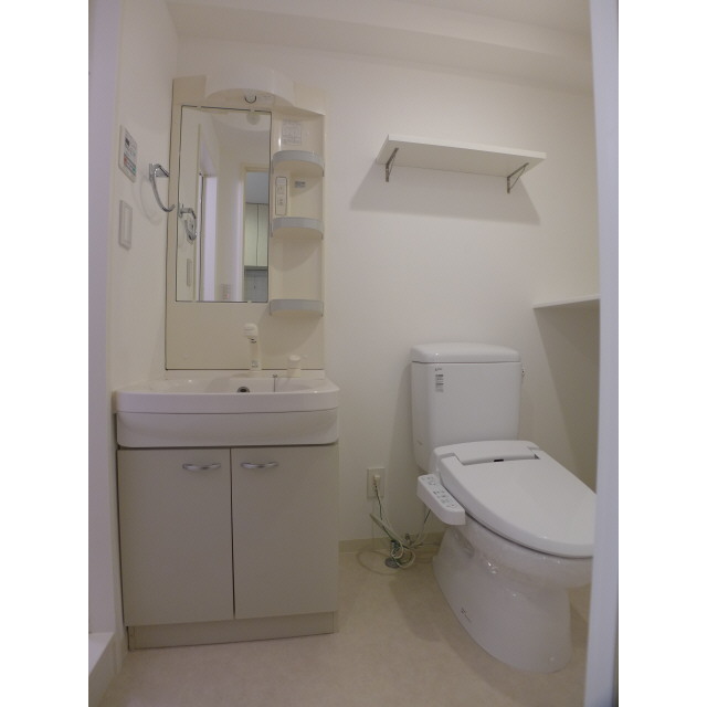 ドゥーエ新川崎0211号室 内観