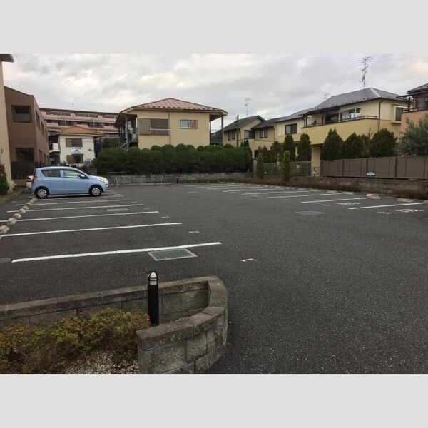 ユヌ　ファシリテ 駐車場