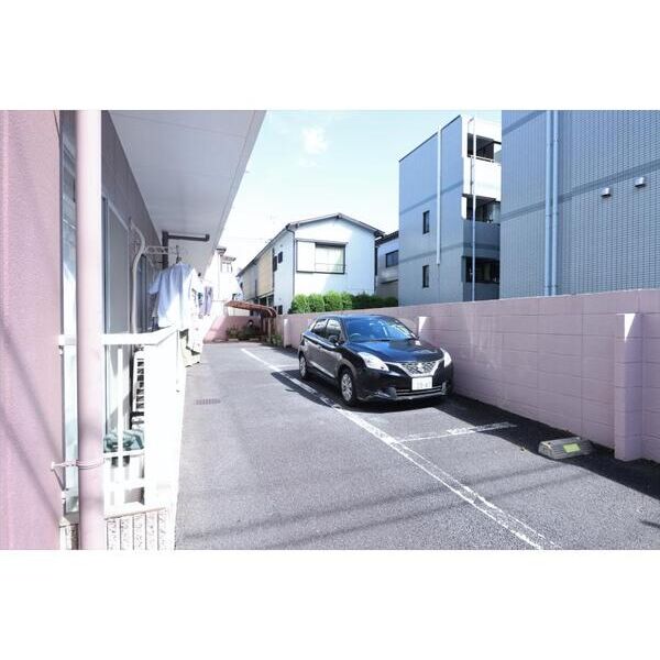 ソレイユ並木305号室 駐車場