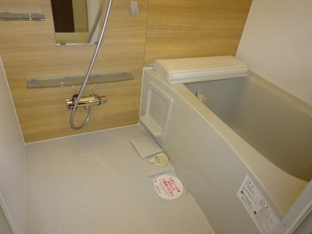 アイルトンハウス バス