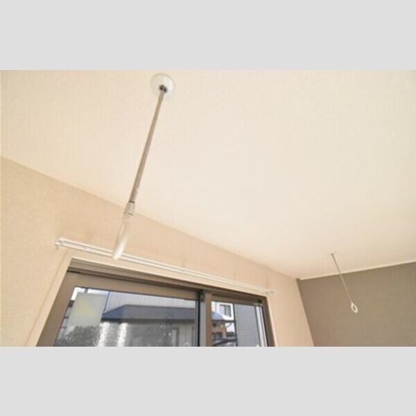 エスト コリーヌ101号室 室内物干し