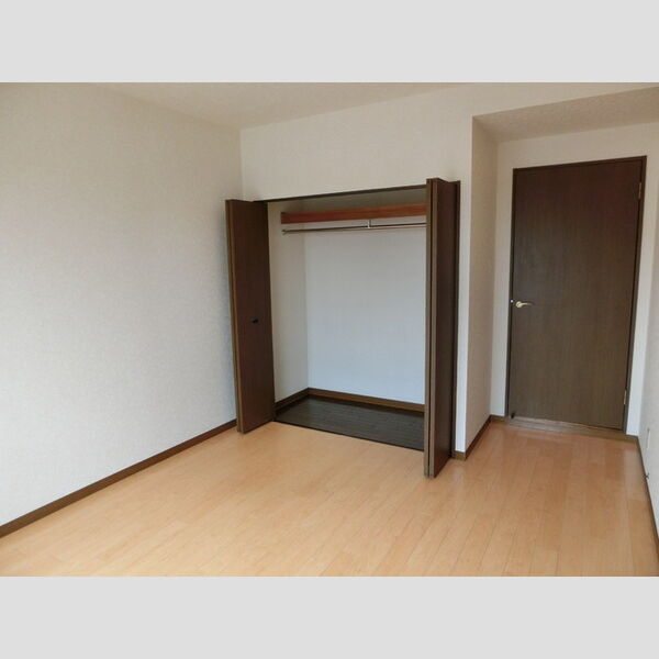 オーシャンビュー壱番館704号室 洋室クローゼット