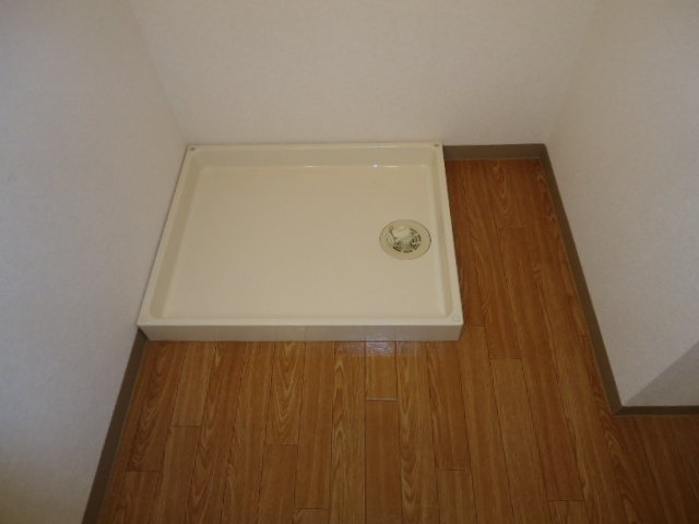 グレイスヴィラ湘南101号室 洗濯機置場