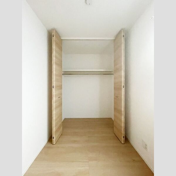 ラリュール江戸川Ⅰ クローゼット(洋室)