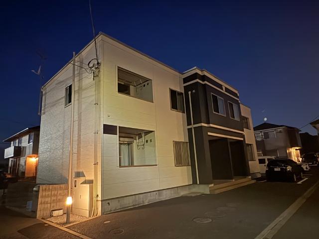 ローズ　ジャルダン 外観写真（夜）