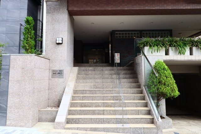ステージファースト目白 エントランス