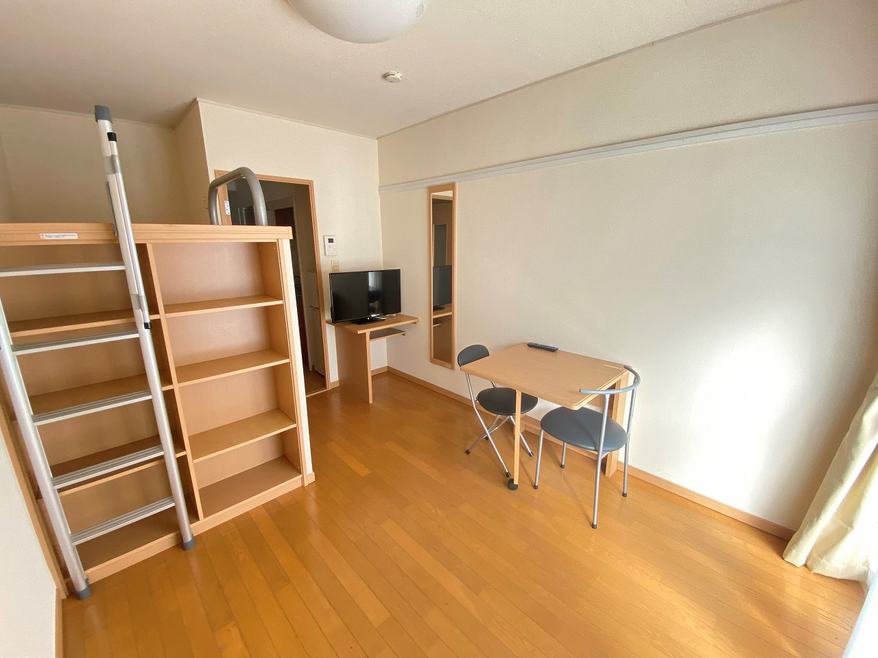 レオパレスムーブメント鶴瀬 リビング