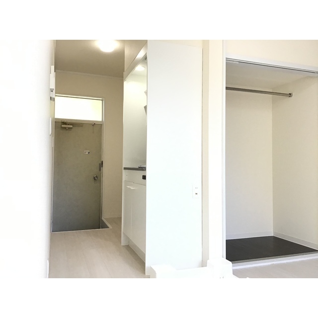 スリーパインズ103号室 リビング