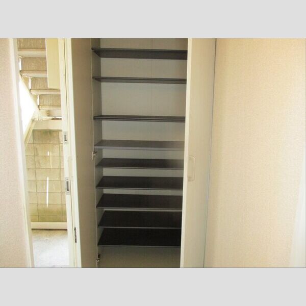 ファーストターフ鎌取　A101号室 シューズボックス