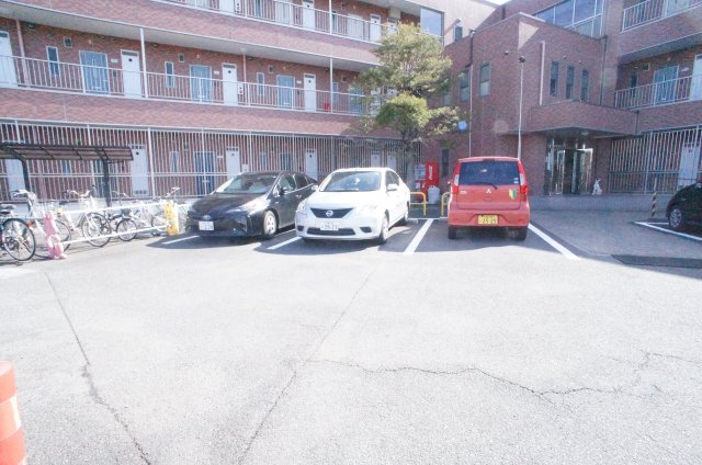 コーポニッコー 駐車場