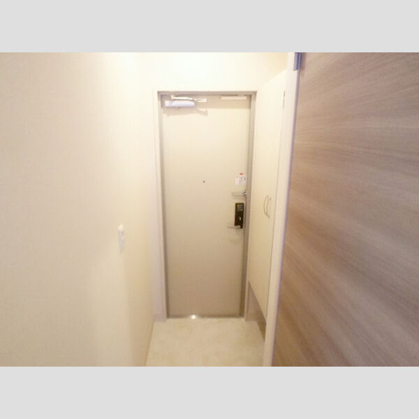 レジデンス・トロワ102号室 玄関