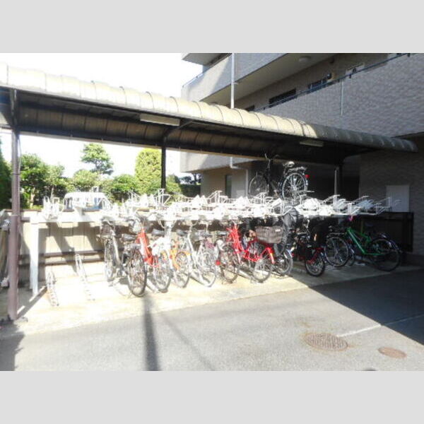 エーヴィゲス市川601号室 駐輪場